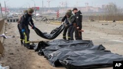 Меѓународна истражна комисија на ОН заклучила дека воените злосторства вклучуваат напади врз цивили и инфраструктура поврзана со енергија, намерни убиства, тортура и нечовечко постапување, незаконско затворање, силување и незаконски префрлања и депортации на деца 