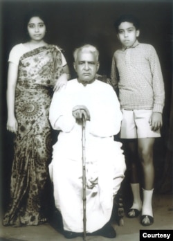 দাদুর সঙ্গে আরমা দত্ত