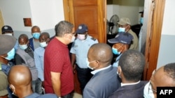 Carlos Manuel de São Vicente était accusé d'avoir illégalement conclu des contrats d'assurance dans l'industrie pétrolière, en bénéficiant des faveurs de l'ancien président José Eduardo dos Santos.