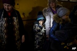 Internally displaced people from Mariupol and nearby towns arrive in Zaporizhzhia, Ukraine, April 1, 2022.