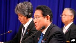 기시다 후미오 일본 총리가 13일 캄보디아 수도 프놈펜에서 열린 미한일 3국 정상회담에서 발언하고 있다.