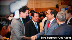 Presiden Jokowi menerima ucapan selamat dari berbagai pemimpin negara lain atas serah terima pemimpin ASEAN di mana Indonesia akan memimpin blok tersebut pada 2023. (Foto: Courtesy/Biro Setpres)