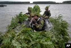 Romanian soldiers take part in the joint Argedava Saber 17 military exercises with U.S. troops in Bordusani, Romania, July 16, 2017.