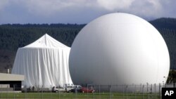 뉴질랜드 블렌헤임의 위성 통신 장비.