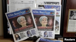 ARSIP - Halaman depan koran the Arab American News yang menampilkan artikel utama suara elektoral warga Arab dan Muslim di Michigan, terlihat di kantornya di Dearborn, Michigan, 18 September 2024.