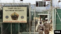 Kamp tahanan tersangka teroris di Guantanamo, Kuba (foto: dok). CIA diduga mendirikan lokasi-lokasi rahasia penahanan tersangka teror di luar AS.