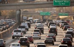 지난 2018년 12월 미국 로스엔젤레스의 할리우드 고속도로가 교통 체증으로 꽉 막혔다.