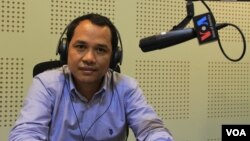 លោក ឆាំ ប៊ុនថេត សមាជិកក្រុមអ្នកវិភាគឯករាជ្យវ័យក្មេង។ (លឹម សុធី/VOA)