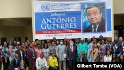 Le chef de l’ONU reçu par le gouverneur de l’Etat de Borno, Babagana Zulum, le 4 mai 2022. (VOA/Gilbert Tamba)