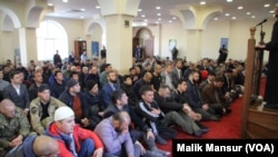 Hayit namoziga yig'ilganlar. Kiyev, 2-may, 2022.