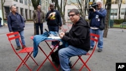 Jason Anthony, an Amazon worker and union organizer, keeps track of the ongoing count of votes to unionize an Amazon warehouse in New York, May 2, 2022. 