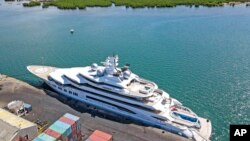 Superjahti Amadea i ankoruar në Fixhi, më 15 prill 2022