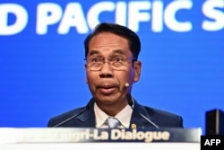 รัฐมนตรีว่าการกระทรวงกลาโหมของไทย สุทิน คลังแสง