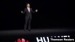 궈핑 화웨이 회장이 22일 중국 상하이에서 열린 '화웨이 커넥트' 행사에서 연설했다.