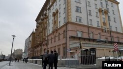 អាគារ​ស្ថាន​ទូត​អាមេរិក​ប្រចាំ​ទីក្រុង​មូស្គូ ប្រទេស​រុស្ស៊ី។