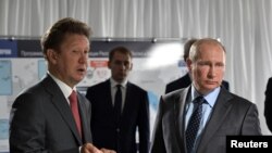 Ruski predsednik Putin i izvršni direktor Gasproma Aleksej Miler. Aug. 3, 2017. 