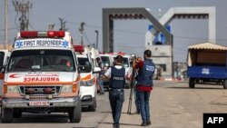 مقام‌ها گفته اند که پس از بازگشایی گذرگاه رفح، به ۸۱ فلسطینی که در اثر جنگ در غزه زخمی شده اند، اجازه داده شده است تا برای درمان به مصر منتقل شوند.