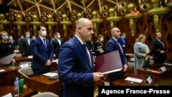 The new prime minister of North Macedonia, Social Democratic leader Dimitar Kovacevski (C), takes his oath in the North Macedonian Parliament building, in Skopje, Jan 16, 2022. 