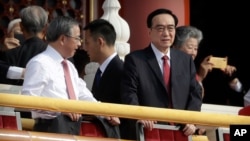 Chen Quanguo, Sekjen Partai Komunis China di Kawasan Otonomi Uighur di Xinjiang (kanan) saat menghadiri acara di Beijing. 