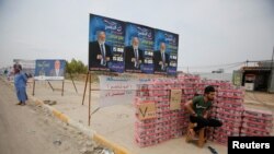 បដា​រូបថត​នៃ​បេក្ខជន​សម្រាប់​ការ​បោះឆ្នោត​សភា​ត្រូវ​បាន​ដាក់​ មុន​ថ្ងៃ​បោះឆ្នោត នៅ​ក្នុង​ក្រុង Mosul ប្រទេស​អ៊ីរ៉ាក់ កាលពី​ថ្ងៃទី៣ ខែឧសភា ឆ្នាំ២០១៨។
