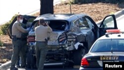 پولیس درحال بررسی یک حادثهٔ ترافیکی در ایالت کالیفورنیا