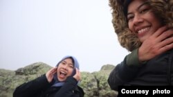 Yufi (kanan) menilai kepercayaan diri Vita membawanya pada berbagai keputusan penting dalam hidupnya. (foto: courtesy)