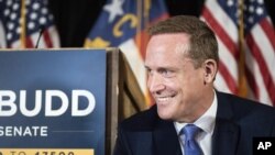 Ted Budd, candidat républicain au Sénat américain, lors d'une soirée électorale le mardi 17 mai 2022, à WinMock à Kinderton à Bermuda Run.