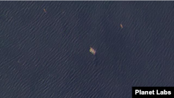 7일 북한 서해 일대를 촬영한 위성사진에 선박 3척이 붙어 있는 모습이 보인다. 자료=Planet Labs 