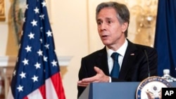 资料照片：美国国务卿布林肯在国务院与北约秘书长斯托尔滕贝格一道举行记者会时讲话。(2022年6月1日)