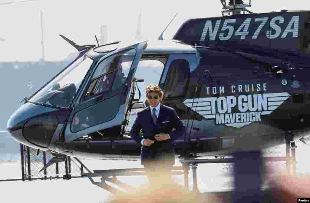 Tom Kruz San Dieqoda USS Midway Muzeyində Top Gun: Maverick filminin qlobal premyerasına gəlir