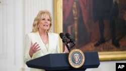 ARHIVA - Prva dama SAD Džil Bajden na konferenciji za novinare u Beloj kući (Foto: AP/Patrick Semansky)
