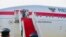 Presiden Joko Widodo dan Ibu Negara Iriana Widodo bersiap meninggalkan Jakarta untuk terbang menuju Washington, DC, untuk menghadiri KTT AS-ASEAN, pada 10 Mei 2022. (Foto: Biro Setpres)