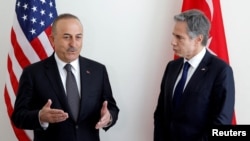 토니 블링컨(오른쪽) 미 국무장관과 메블뤼트 차우쇼을루 터키('튀르키예'로 국호 변경) 외무장관이 지난해 5월 뉴욕 유엔본부에서 회동하고 있다. (자료사진)