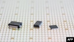 រូបឯកសារ៖ បន្ទះអេឡិចត្រូនិក Semiconductors ត្រូវបានផលិតនៅរោងចក្រអាល្លឺម៉ង់ Bosch នៅទីក្រុង Dresden ប្រទេសអាល្លឺម៉ង់ កាលពីថ្ងៃទី ៣១ ខែឧសភា ឆ្នាំ ២០២១។