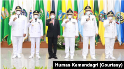 Lima penjabat gubernur akan menjalankan tugasnya selama setahun dan dapat dipilih kembali hingga terpilih gubernur defenitif. (Humas Kemendagri)