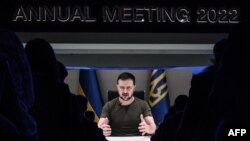 ប្រធានាធិបតី​អ៊ុយក្រែន​លោក Volodymyr Zelensky ថ្លែង​ចូលរួម​តាម​វីដេអូ​​នៅ​ក្នុង​កិច្ចប្រជុំ​ប្រចាំ​ឆ្នាំ​នៃ​​វេទិកា​សេដ្ឋកិច្ច​ពិភពលោក​នៅ​ទី​ក្រុង Davos ប្រទេស​ស៊្វីស​កាល​ពី​ថ្ងៃ​ទី​២៣ ខែ​ឧសភា ឆ្នាំ​២០២២។