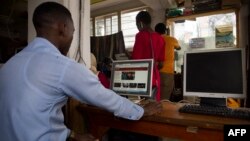 Avec 500 millions d'internautes, l'Afrique compte plus de personnes connectées que l'Amérique du Sud ou le Moyen-Orient.