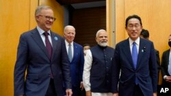 នាយករដ្ឋមន្ត្រី​ថ្មី​របស់​អូស្ត្រាលី​លោក Anthony Albanese (ឆ្វេង) ​ចូល​រួម​ជាមួយ​​មេដឹកនាំ​អាមេរិក ឥណ្ឌា និង​ជប៉ុន នៅ​ក្នុង​កិច្ច​ប្រជុំ​ចតុភាគី Quad នៅ​ទី​ក្រុង​តូក្យូ​ប្រទេស​ជប៉ុន​កាល​ពី​ថ្ងៃ​ទី​២៤ ខែ​ឧសភា ឆ្នាំ​២០២២។