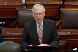 Pemimpin Minoritas Senat Mitch McConnell dari Kentucky, berbicara di lantai Senat, Rabu, 25 Mei 2022 di Capitol di Washington. (Foto: via AP)