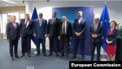 Повиците до Европската Унија се дека мора да биде поприсутна на Балканот и да ги испорача дадените ветувања. Како пример беше искористена токму Северна Македонија која од 2005 година е земја-кандидатка. 