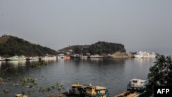 Des bateaux reliant Goma et Bukavu sur le lac Kivu, amarrés au port de Goma, dans l'est de la RD Congo, le 1er août 2019. 