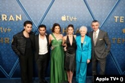 شروین النابی، آرش مرندی، شیلا وثوق اومی، نیو سلطان، گلن کلوز و شان توب، روی فرش قرمز در مراسم افتتاح اکران فصل دوم سریال تهران در نیویورک