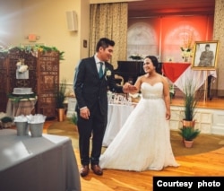 Pernikahan pasangan Indonesia Rey dan Vina dengan dekorasi foto Bung Karno, tokoh pujaan Rey. Acara ini dibantu oleh Lilian Christaka (foto: courtesy).