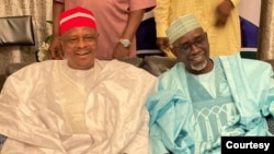Kwankwaso, hagu, Shekarau, dama (Hoto: Abdulmumin Jibrin).
