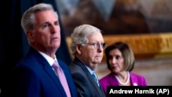 Kevin McCarthy i Mitch McConnell, lideri republikanaca u Kongresu, te Nancy Pelosi, predsjedavajuća Predstavničkog doma. (AP)