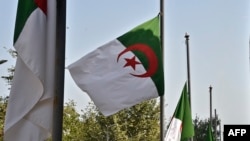 En mai 2021, les autorités algériennes ont classé le Mouvement séparatiste kabyle (MAK) basé à Paris comme "organisation terroriste".