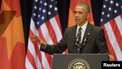 Presiden AS Barack Obama saat berpidato di National Convention Center, Hanoi, Vietnam (24/5). 