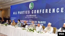 حزبِ اختلاف کی 11 جماعتوں کی آل پارٹیز کانفرنس کے بعد متفقہ اعلامیے میں وزیرِ اعظم عمران خان سے مستعفی ہونے اور ملک میں نئے انتخابات کرانے کا مطالبہ کیا تھا۔