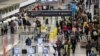 Suasana terminal domestik di Bandara Internasional Hartsfield-Jackson Atlanta menjelang liburan Thanksgiving di Atlanta, Georgia, AS, 22 November 2022. REUTERS/Alyssa Pointer