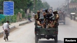 عکس آرشیف از کاروان نظامیان پاکستانی در ساحۀ بنو در ایالت خیبرپشتونخوا پاکستان